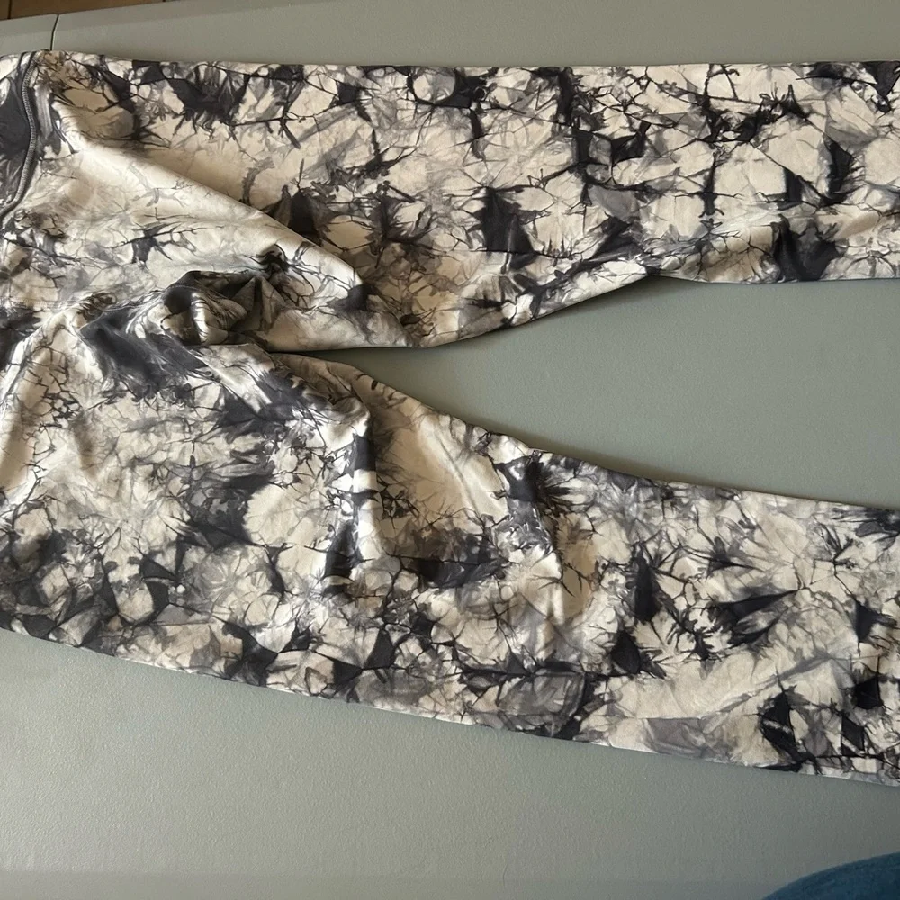 Lululemon Athletica Monochrome Tie-Dye Capris